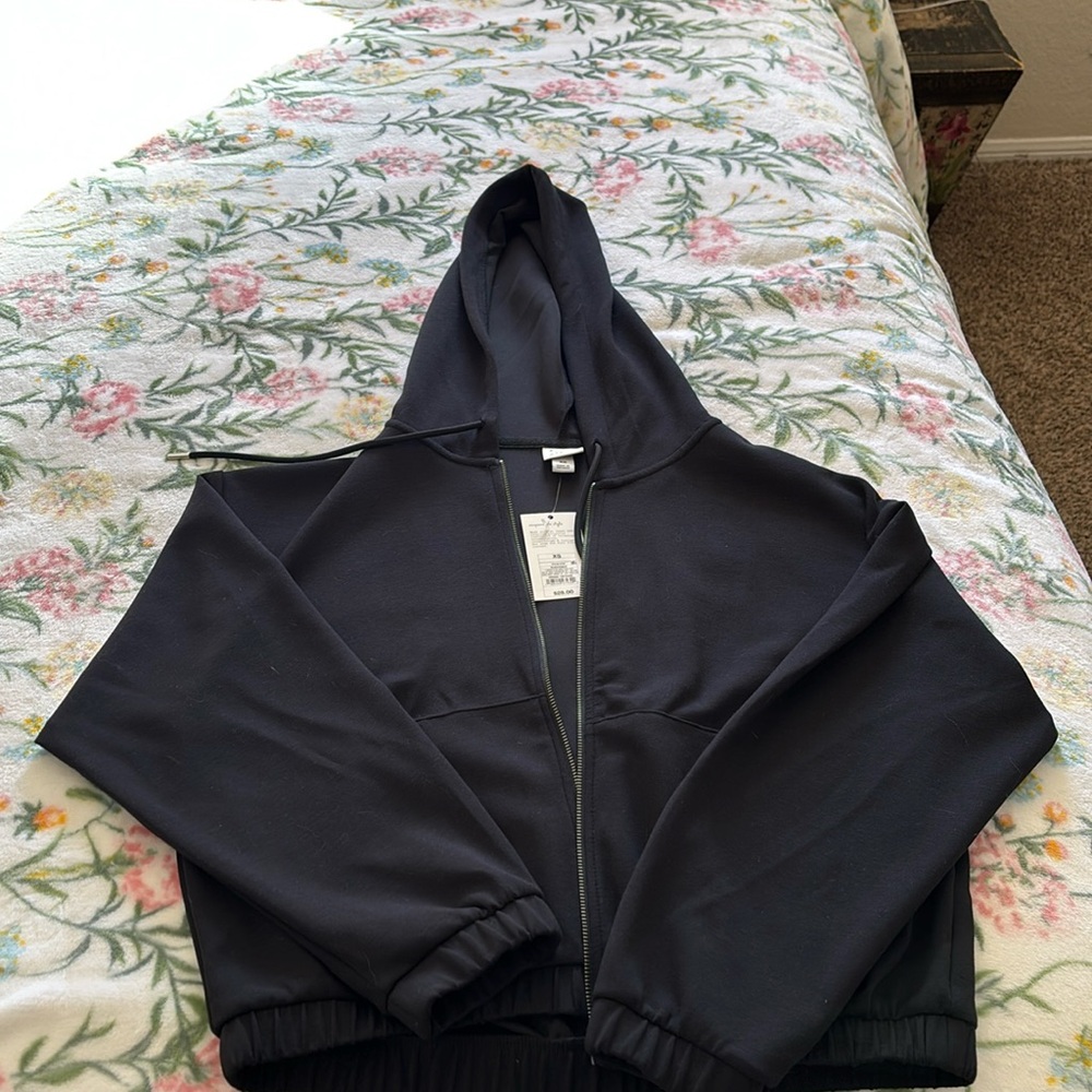 NWT. Black workout zip up